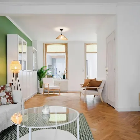 Charmante Maison 3 Avec Jardin. Guest house La Madeleine (Nord)