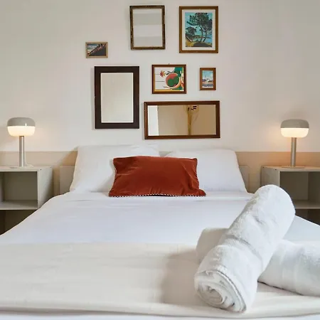 Guest house Charmante Maison 3 Avec Jardin. 4*