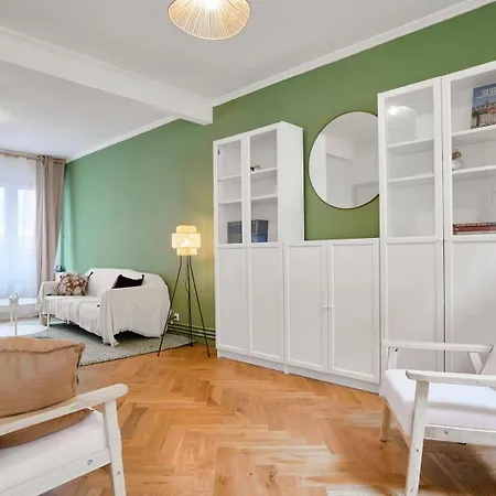 Guest house Charmante Maison 3 Avec Jardin. 4*