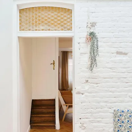 Guest house Charmante Maison 3 Avec Jardin. 4*