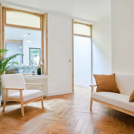 Guest house Charmante Maison 3 Avec Jardin. 4*