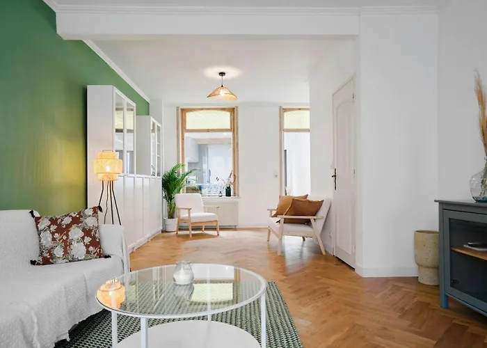 Charmante Maison 3 Avec Jardin. Maison d'hôtes La Madeleine (Nord)