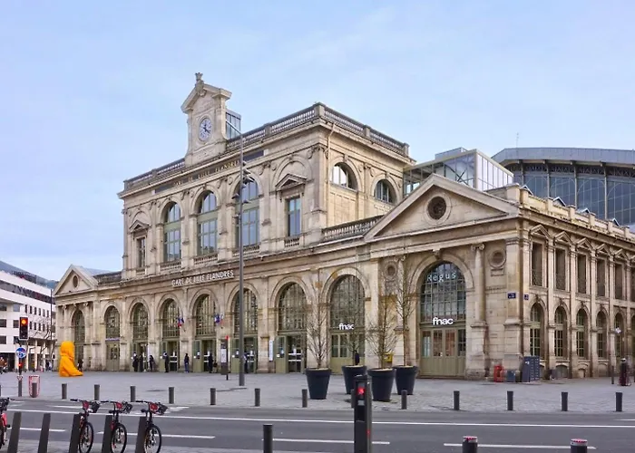 Maison d'hôtes Charmante Maison 3 Avec Jardin. La Madeleine (Nord)